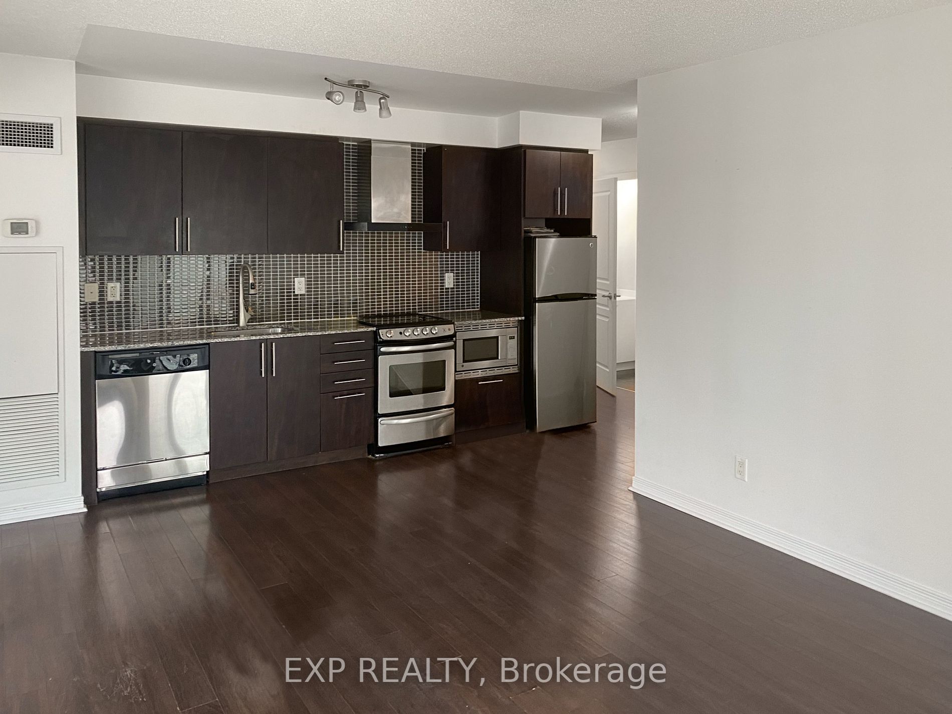 352 Front St W, #417