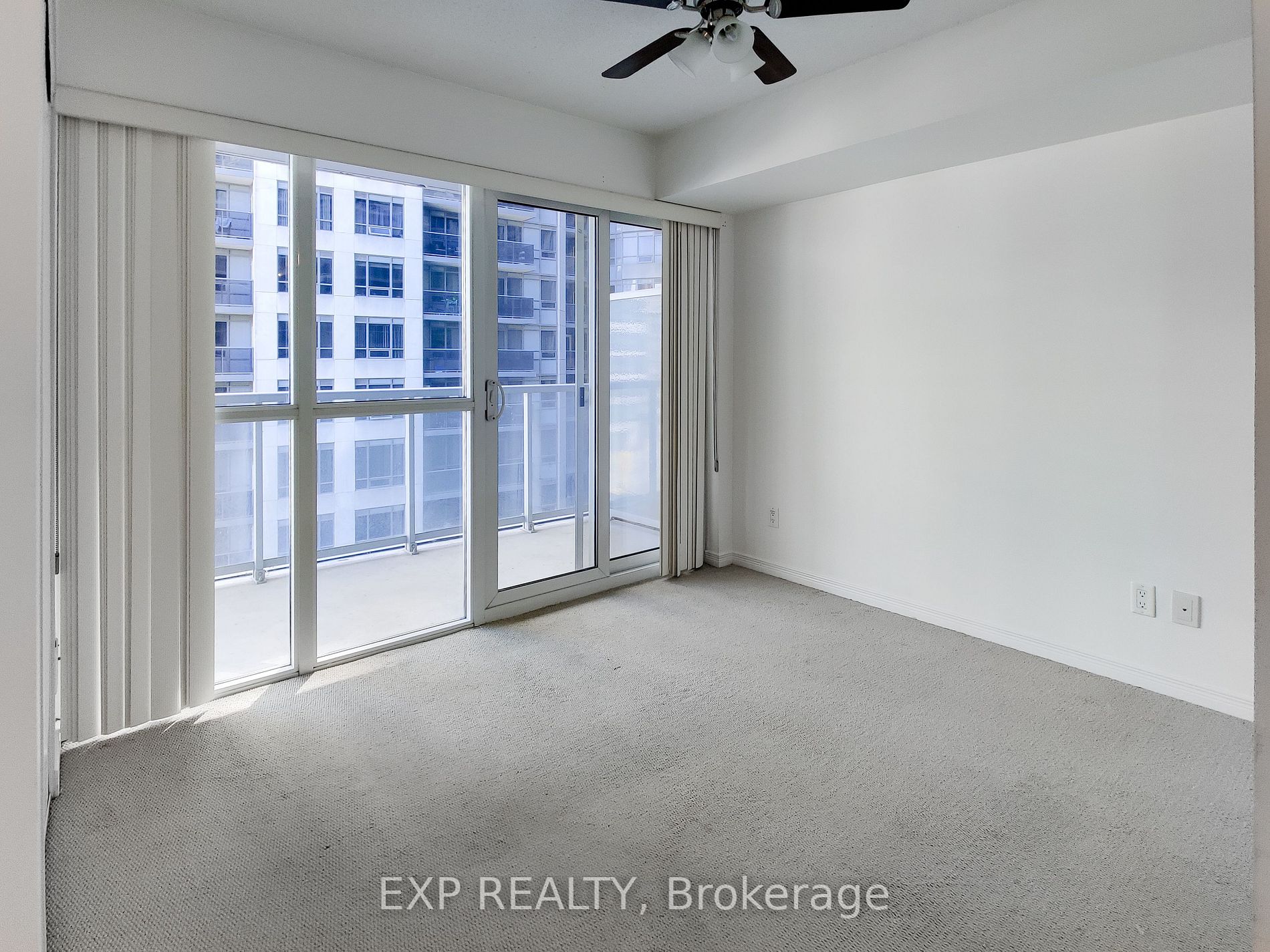 352 Front St W, #417