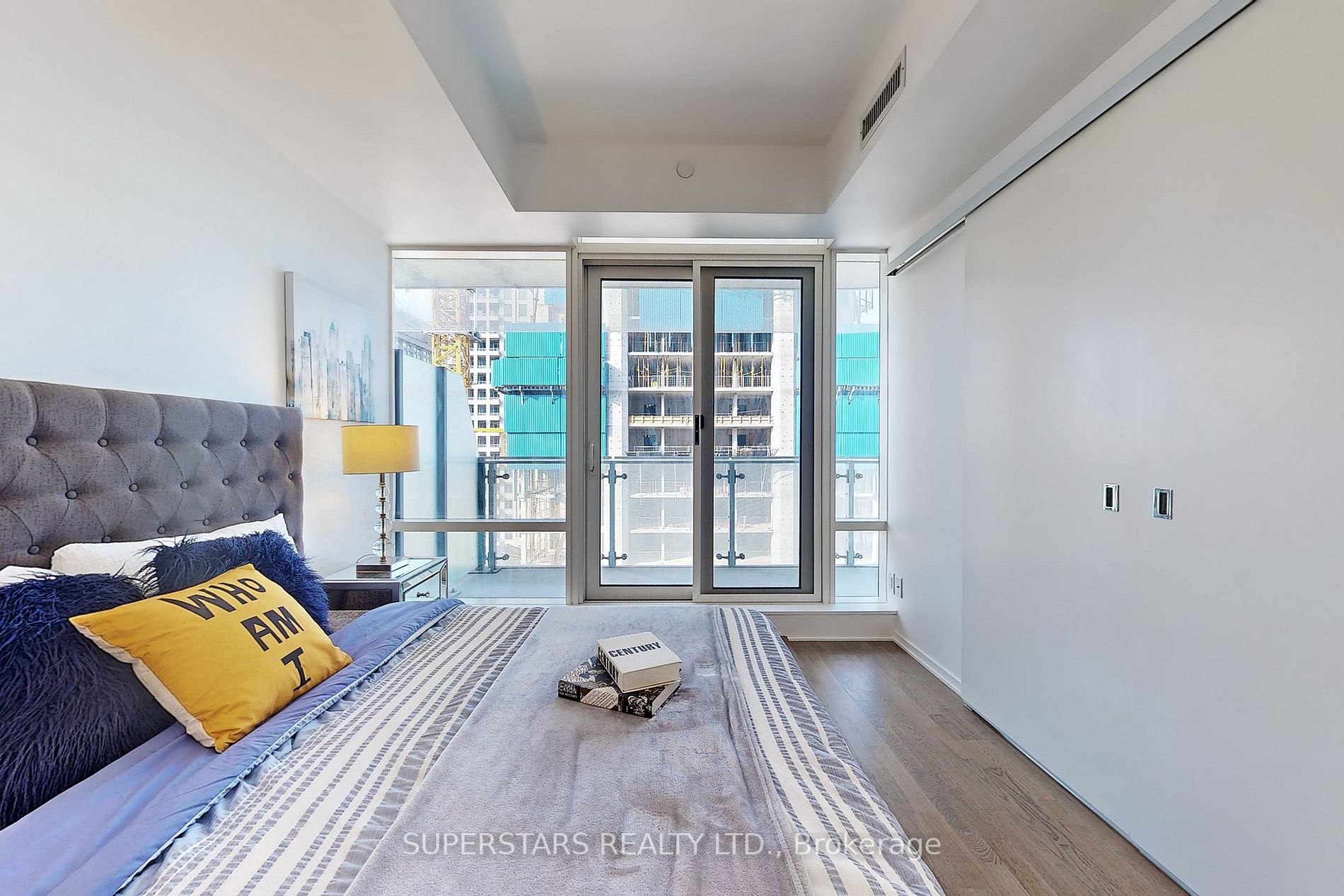 1 Bloor St E, #3309