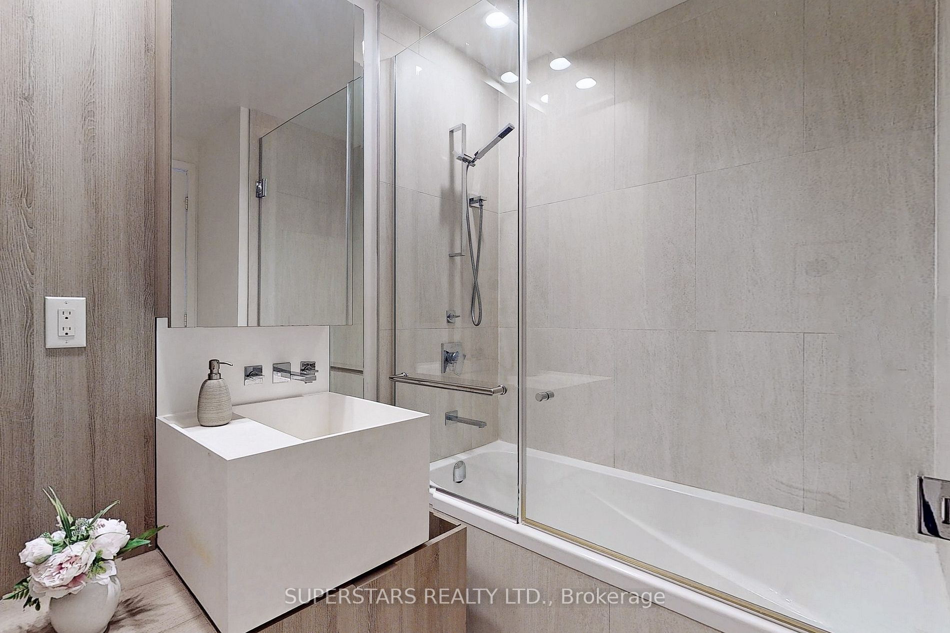 1 Bloor St E, #3309