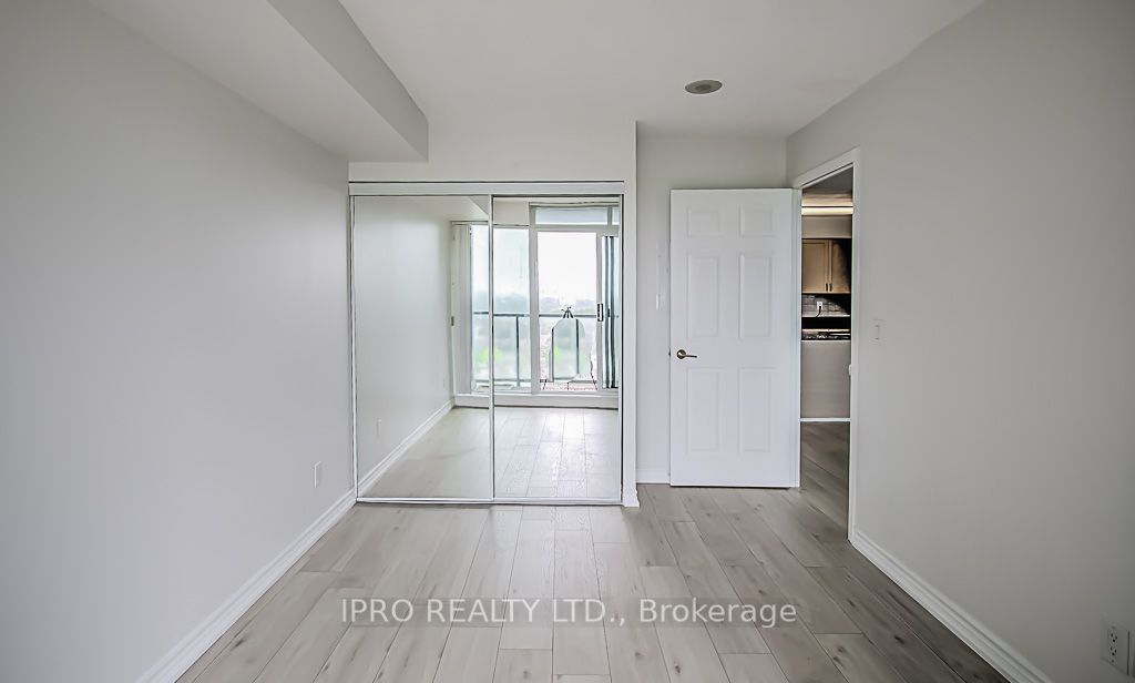 5500 Yonge St, #807