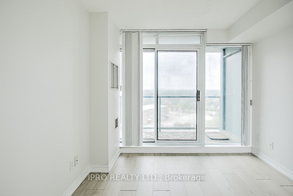 5500 Yonge St, #807