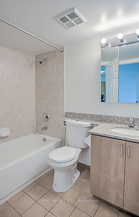 5500 Yonge St, #807