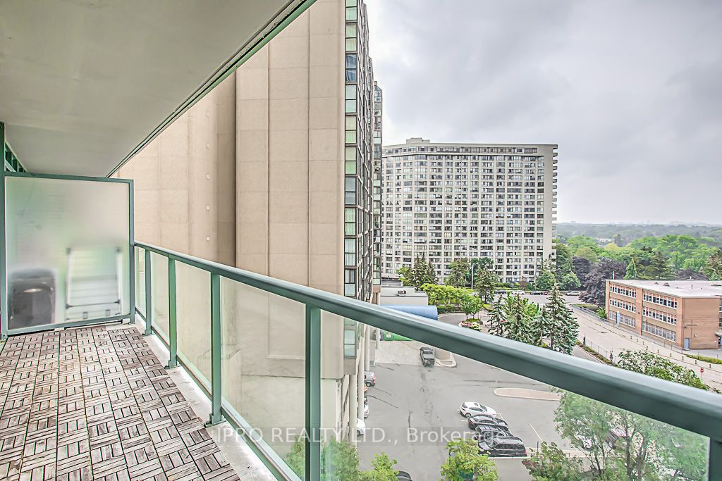 5500 Yonge St, #807