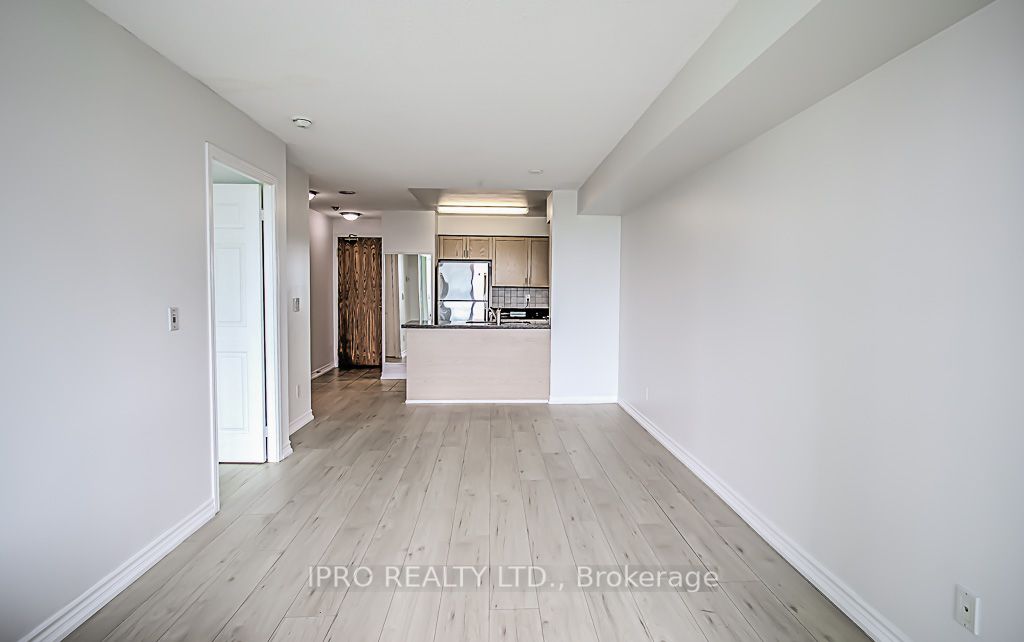 5500 Yonge St, #807