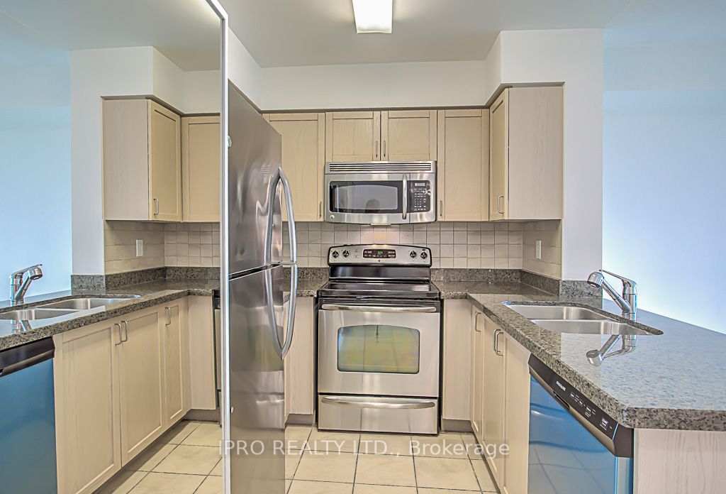 5500 Yonge St, #807