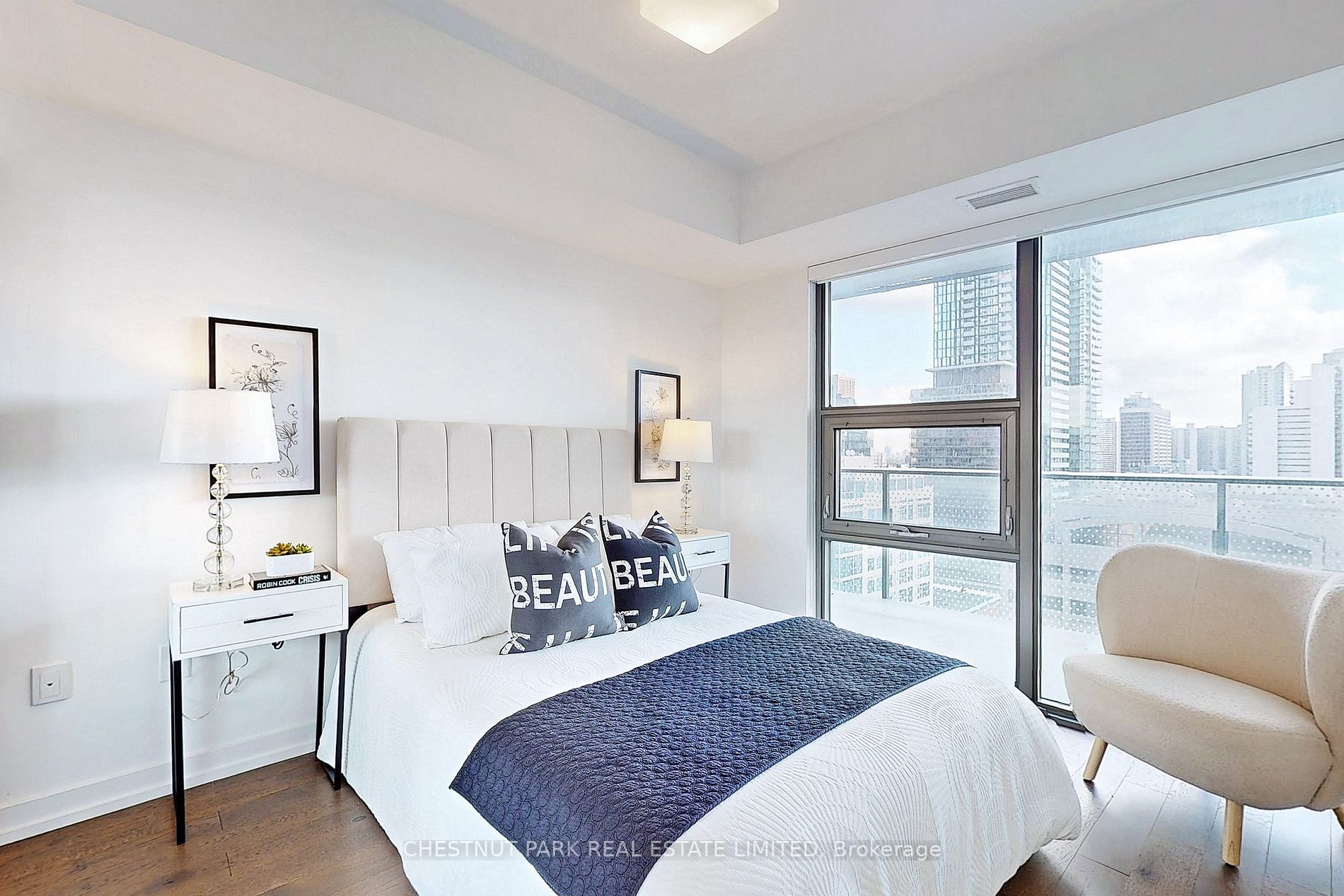 11 Wellesley St W, #1301
