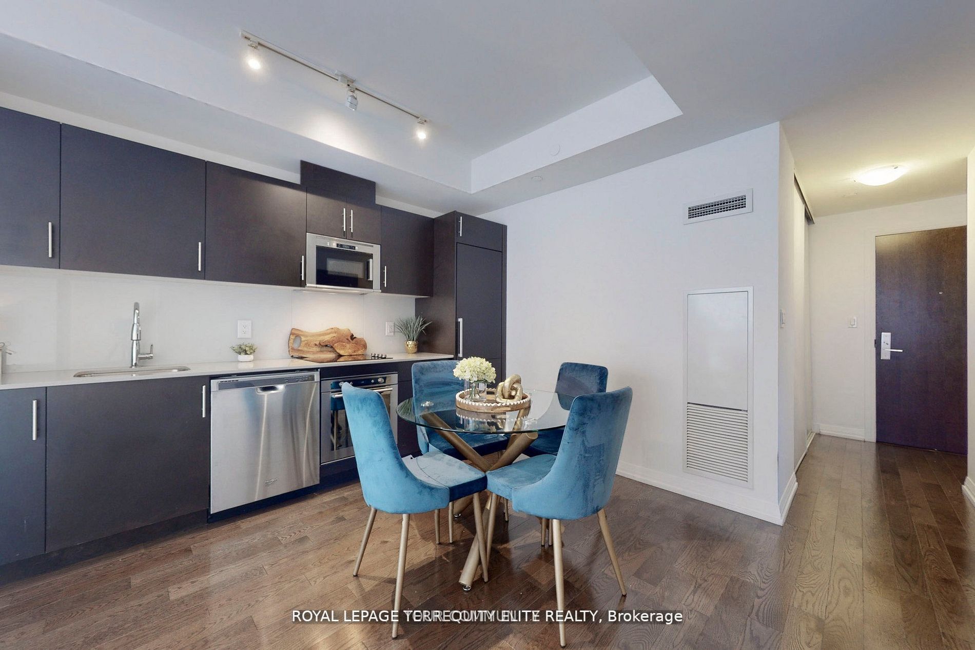 460 Adelaide St, #505