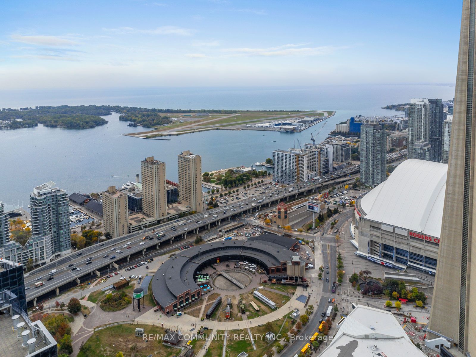 19 Grand Trunk Cres, #3612