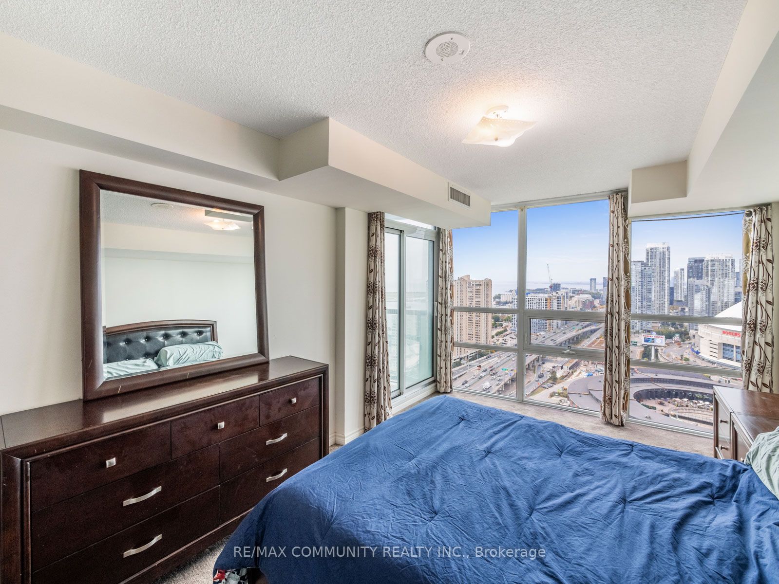 19 Grand Trunk Cres, #3612