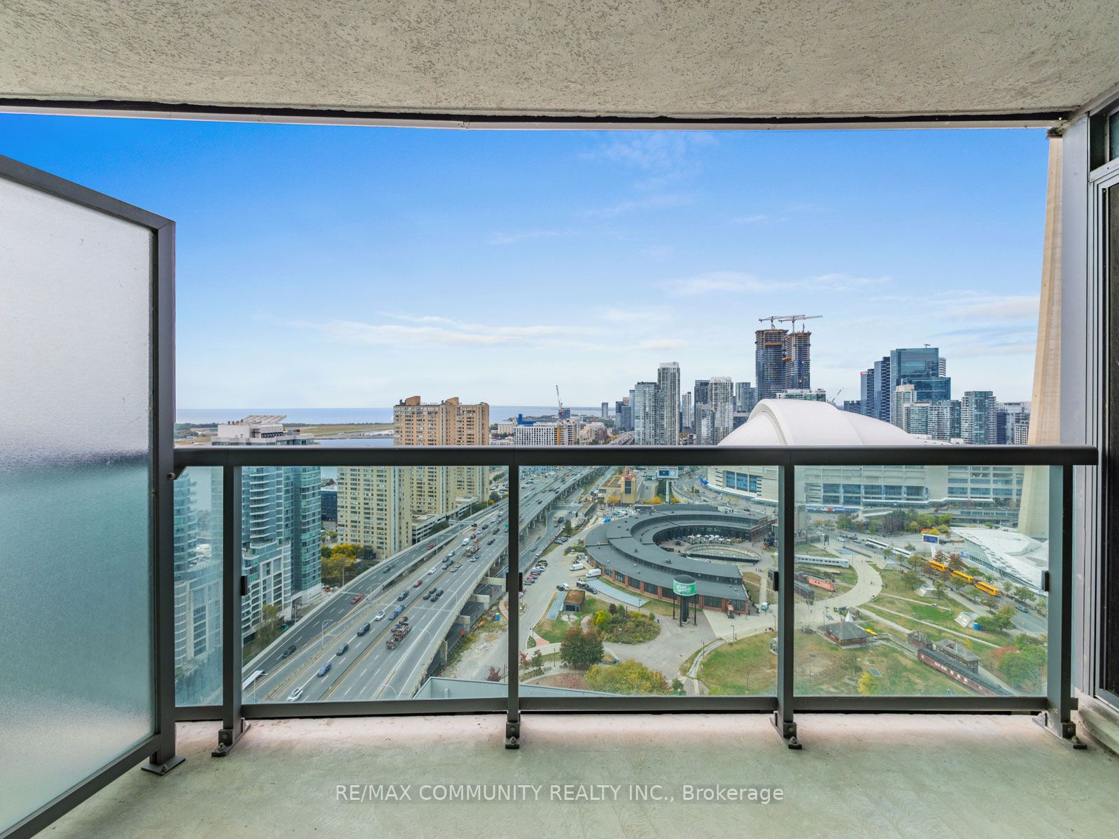19 Grand Trunk Cres, #3612