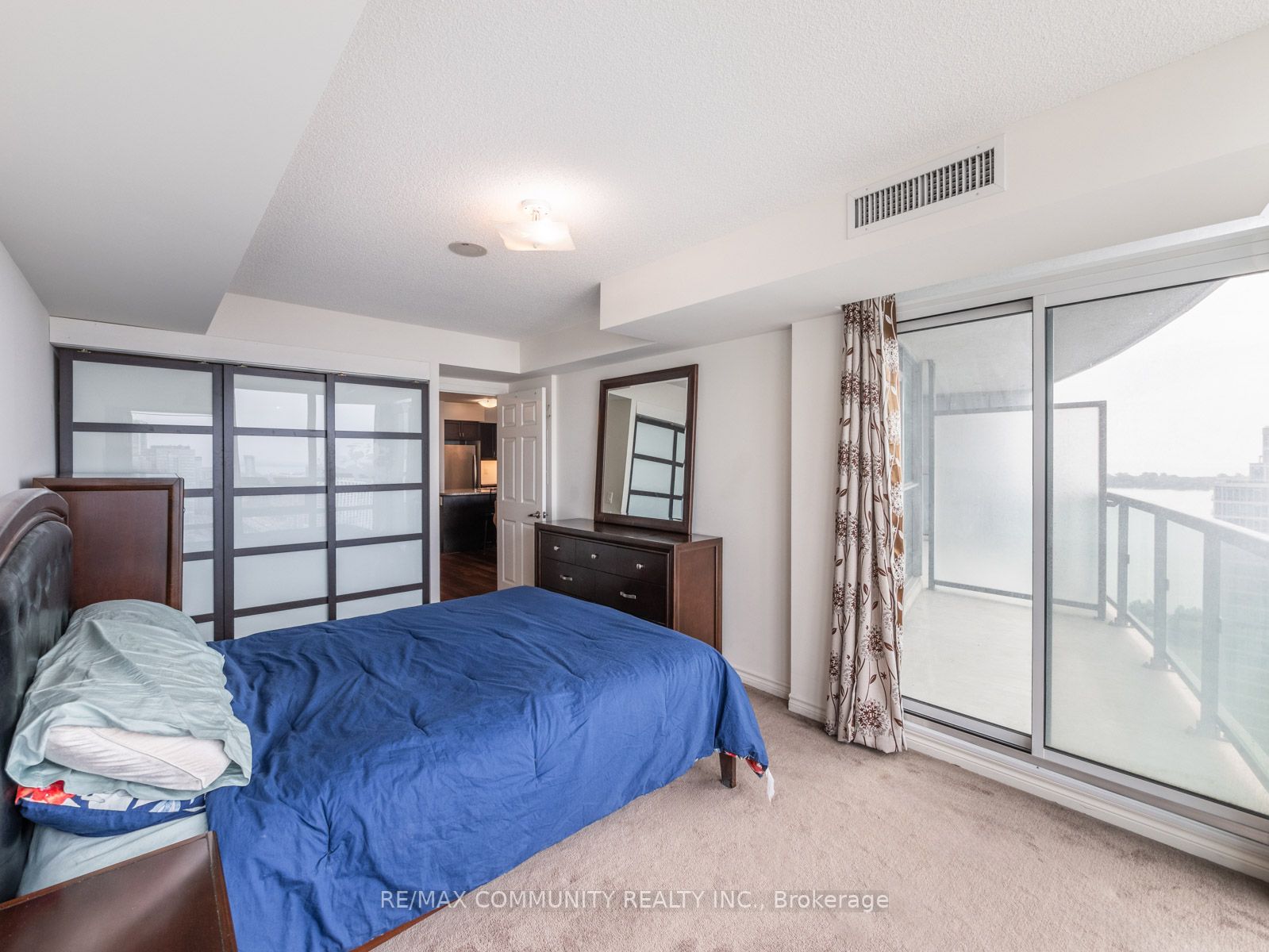 19 Grand Trunk Cres, #3612