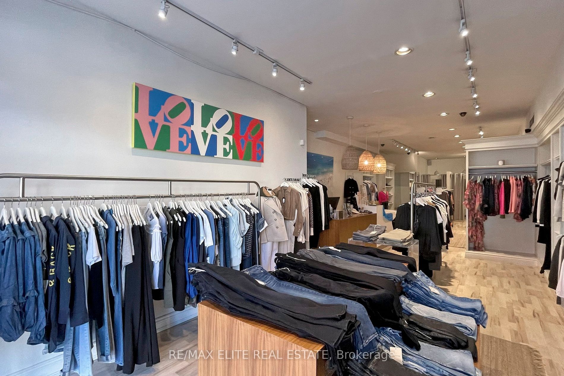 2582 Yonge St