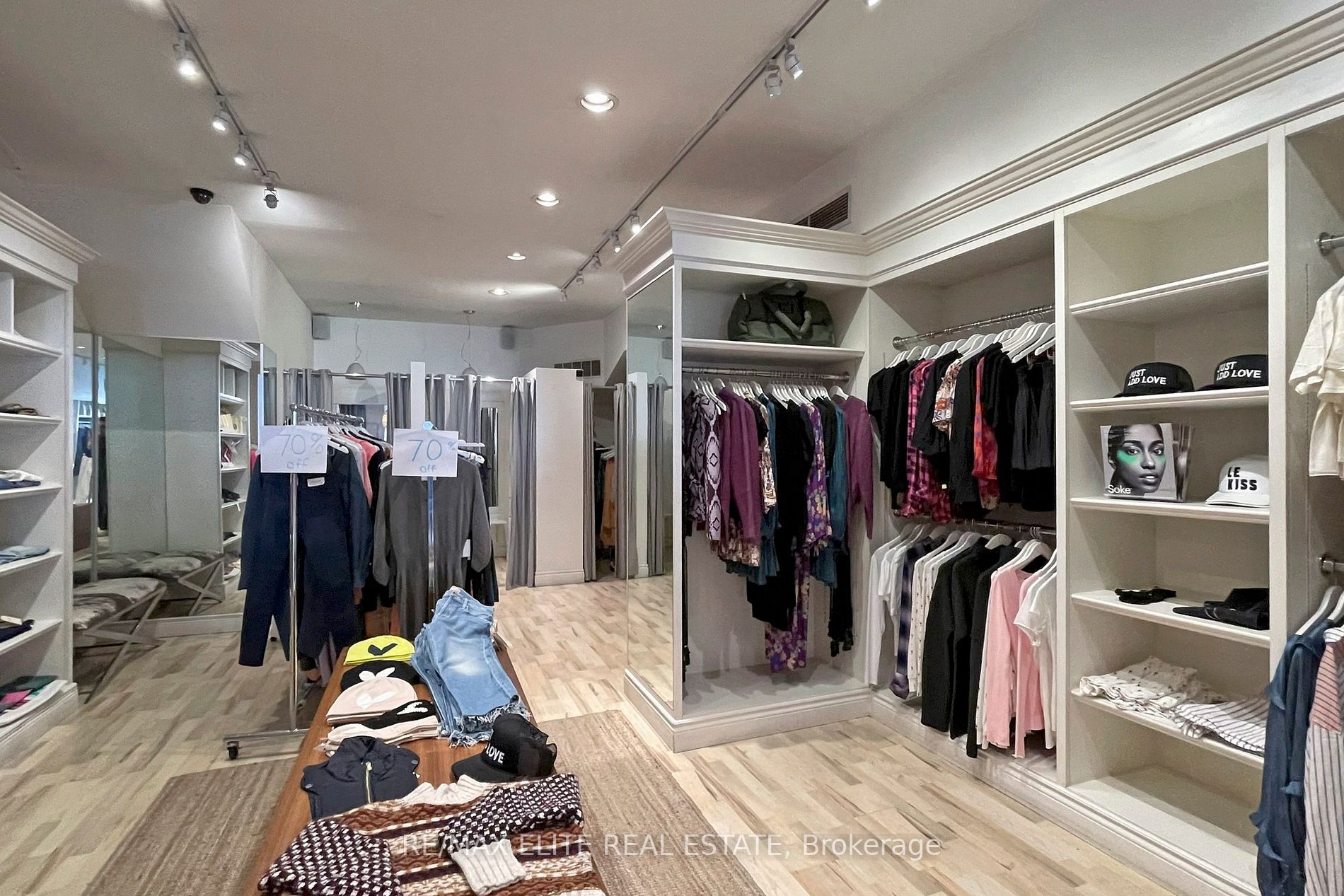 2582 Yonge St