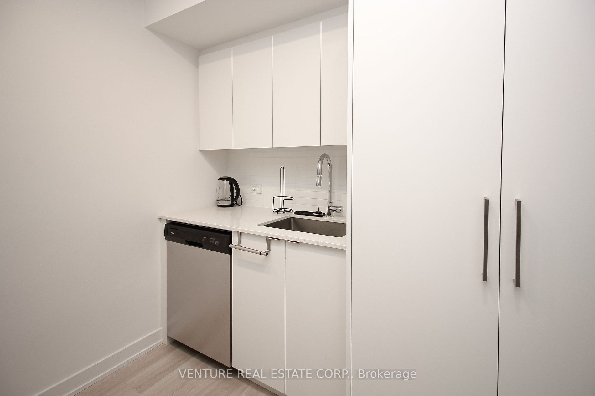 30 Tretti Way, #810