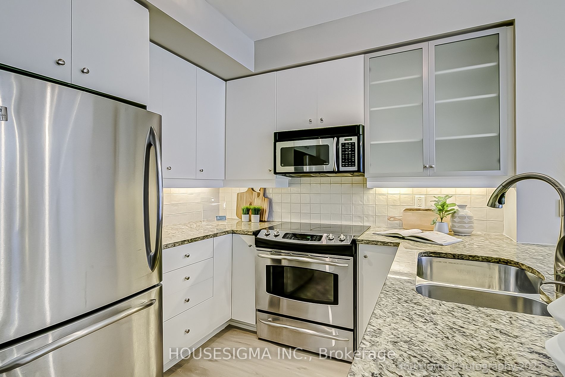 438 King St W, #512