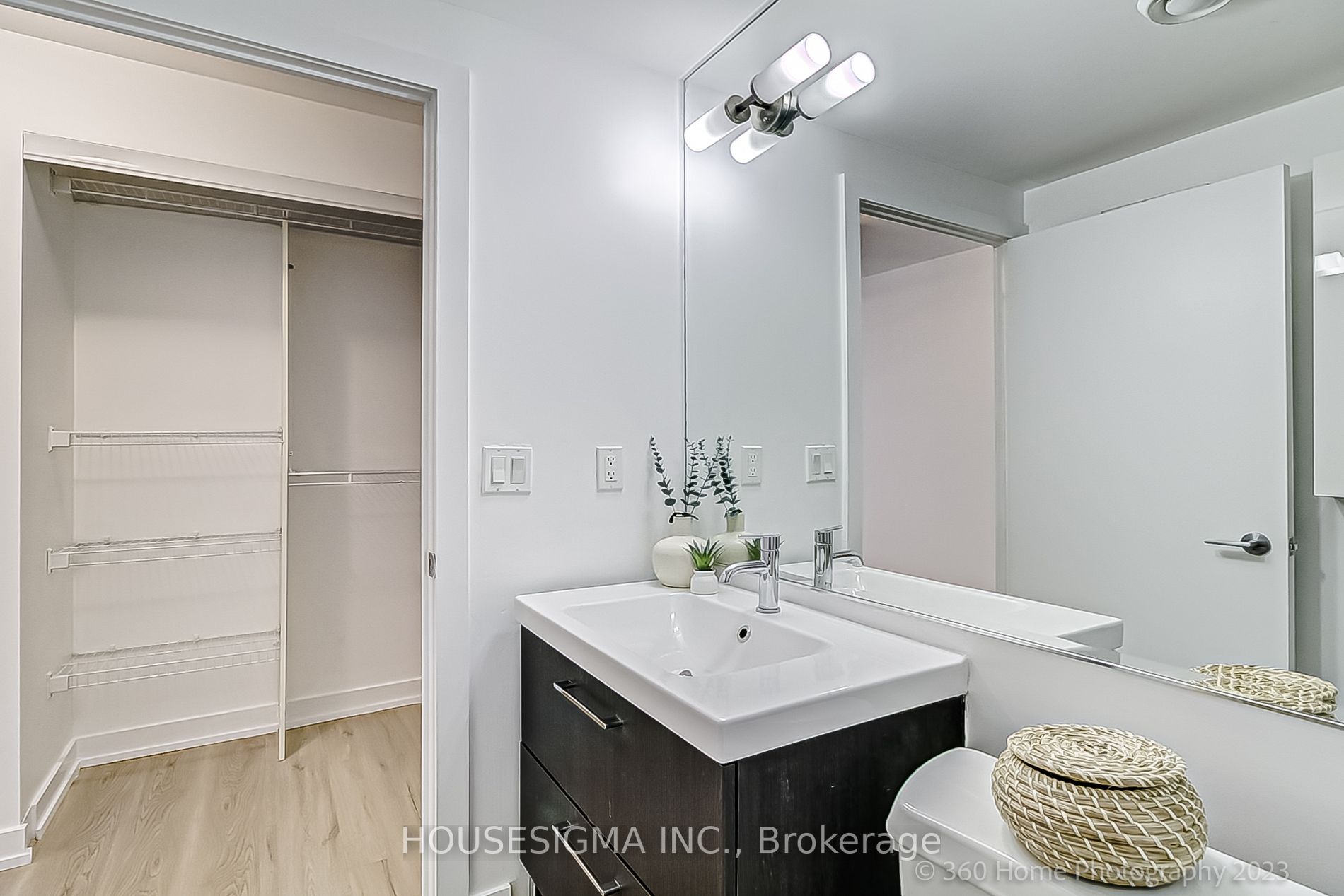 438 King St W, #512