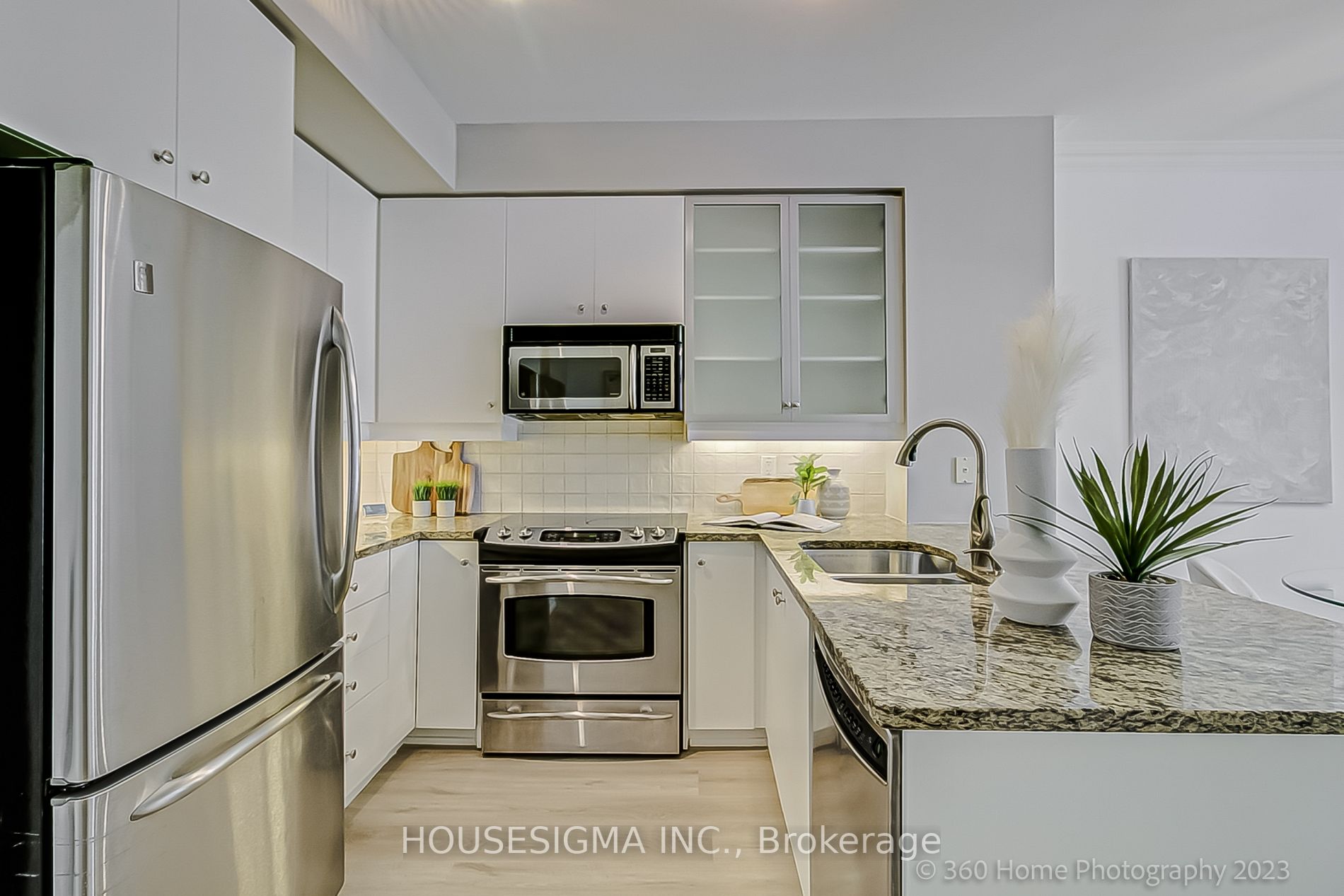 438 King St W, #512