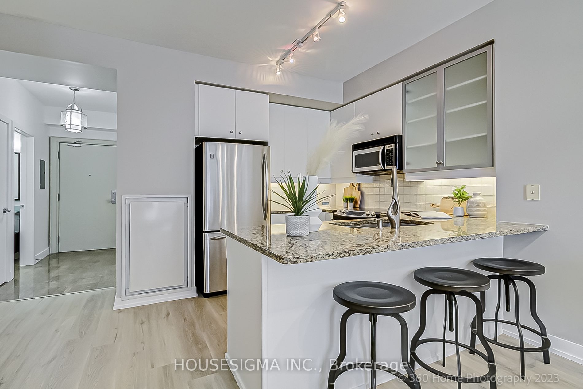 438 King St W, #512