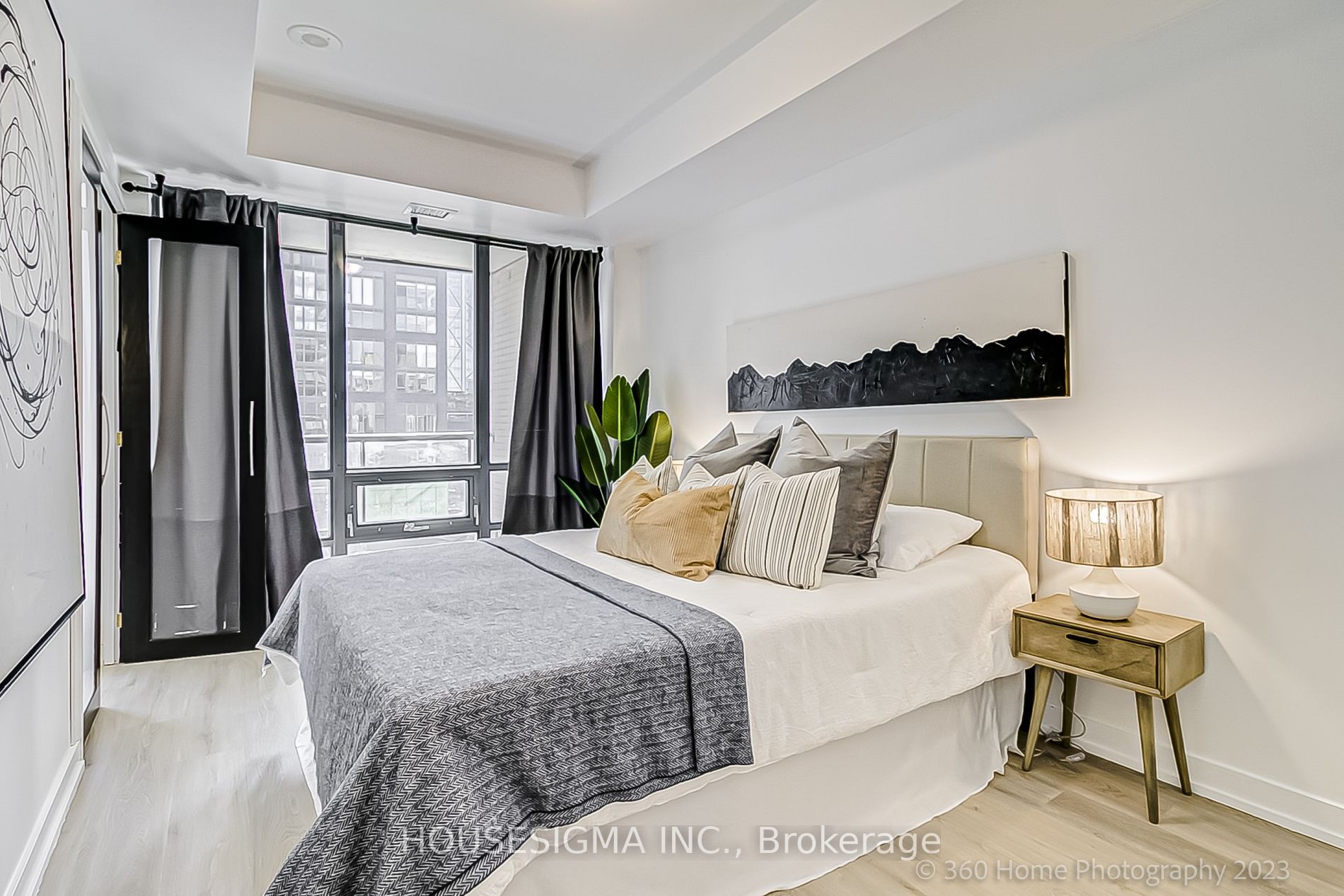 438 King St W, #512