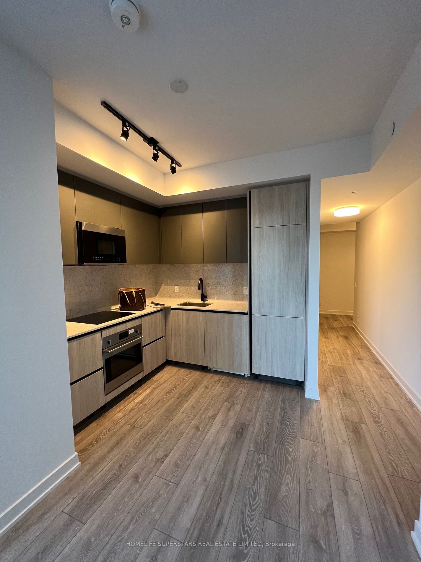 108 Peter St, #826