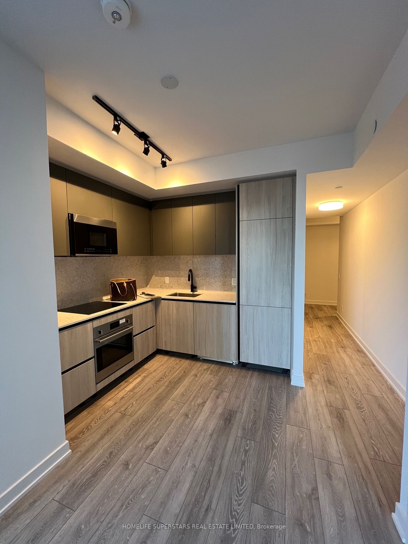 108 Peter St, #826