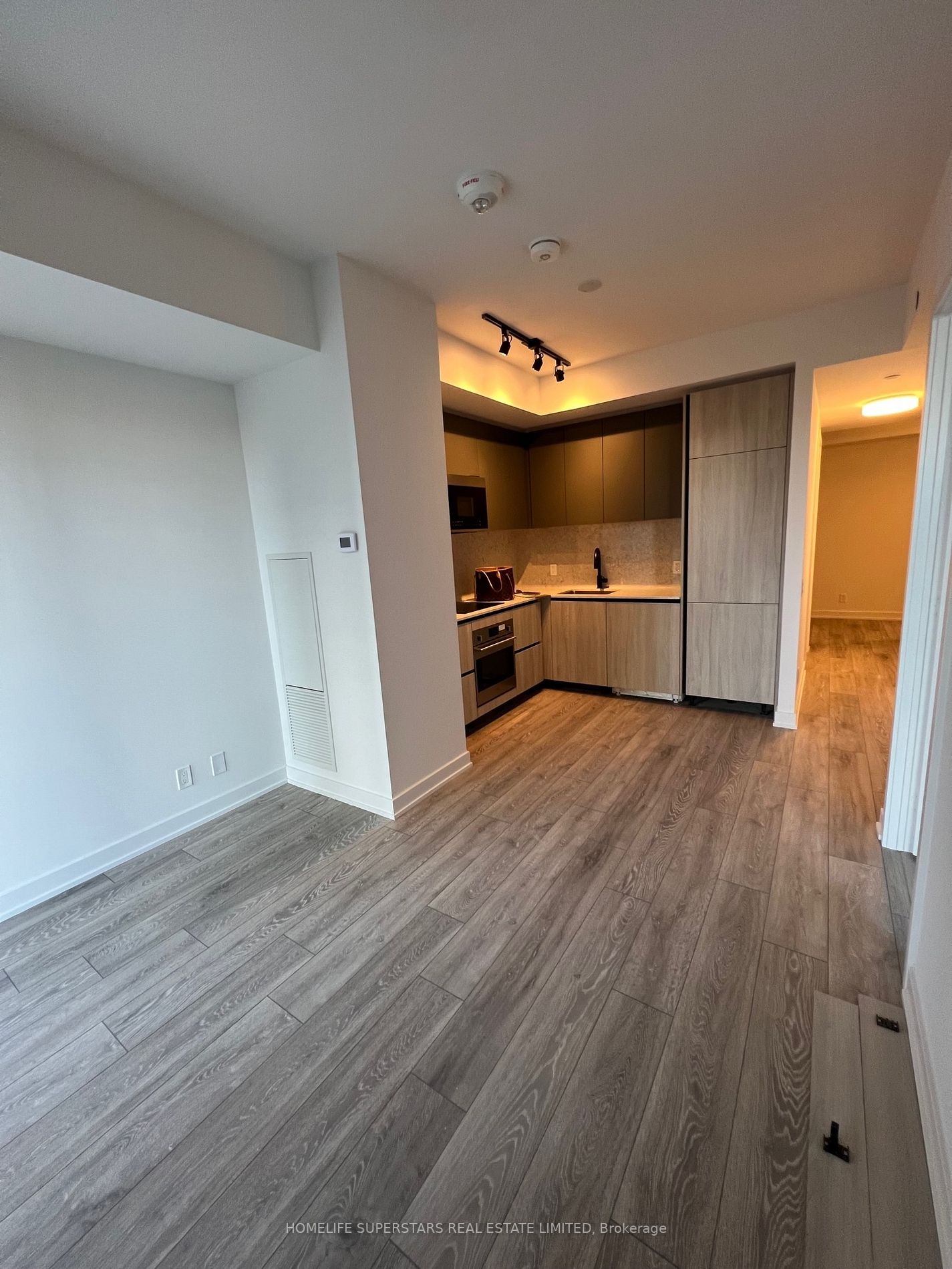 108 Peter St, #826