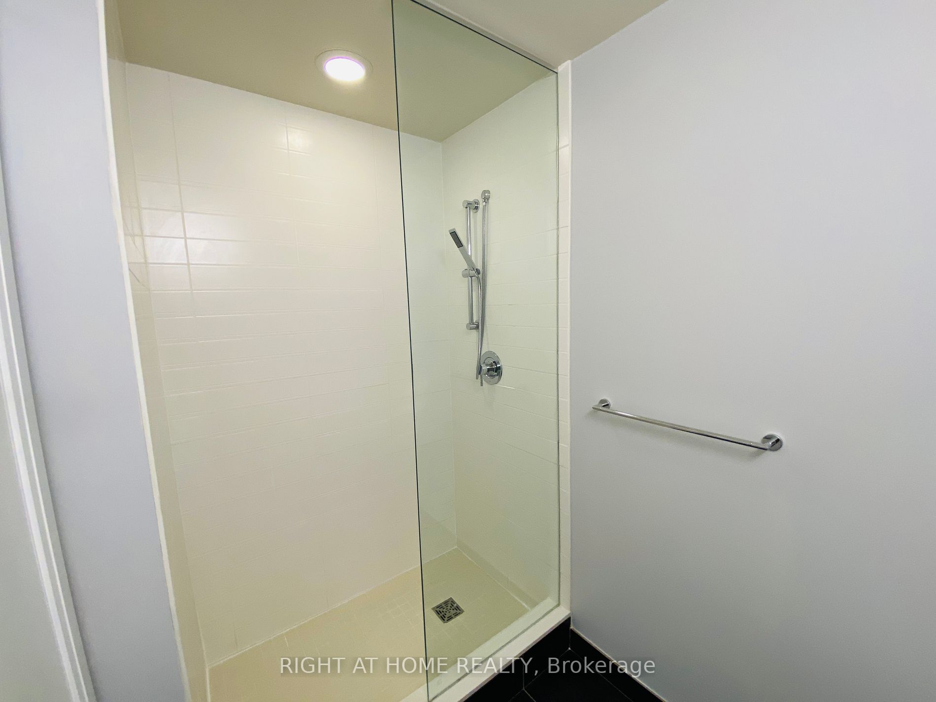 30 Roehampton Ave, #3002