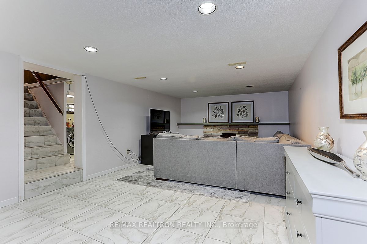 223 Willowdale Avenue