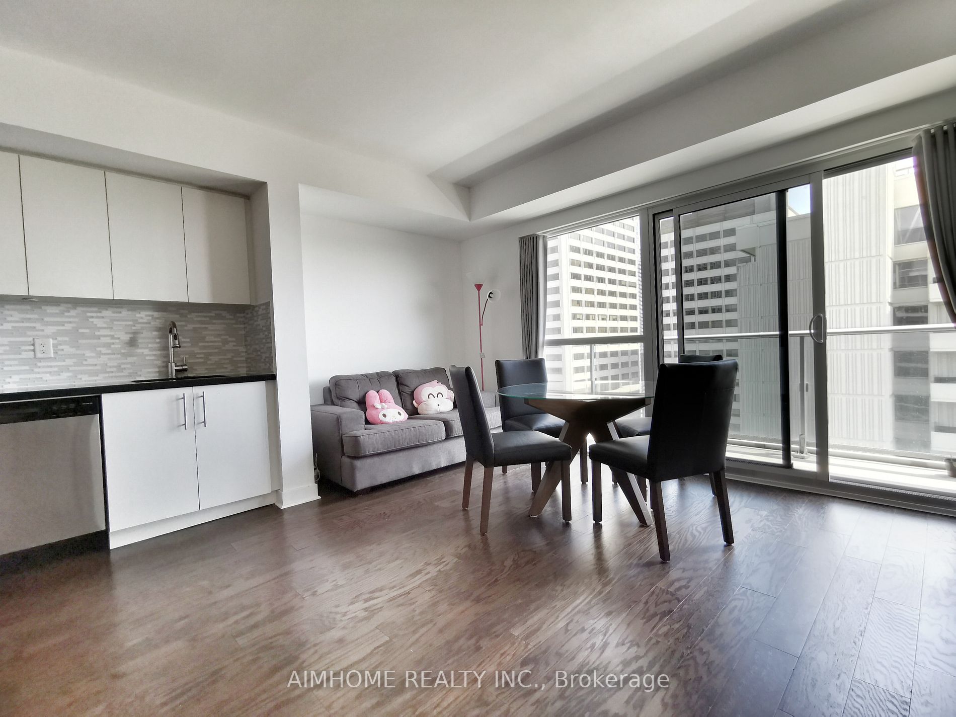58 Orchard View Blvd, #2007