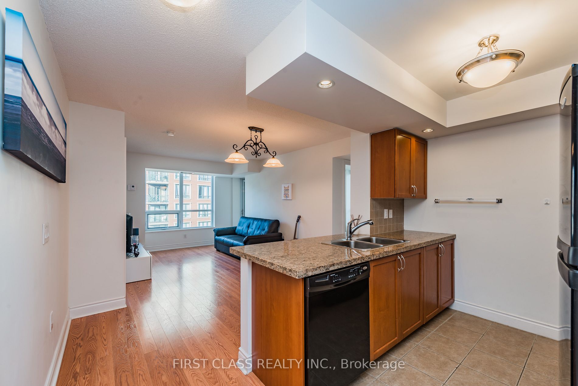 500 Doris Ave N, #921