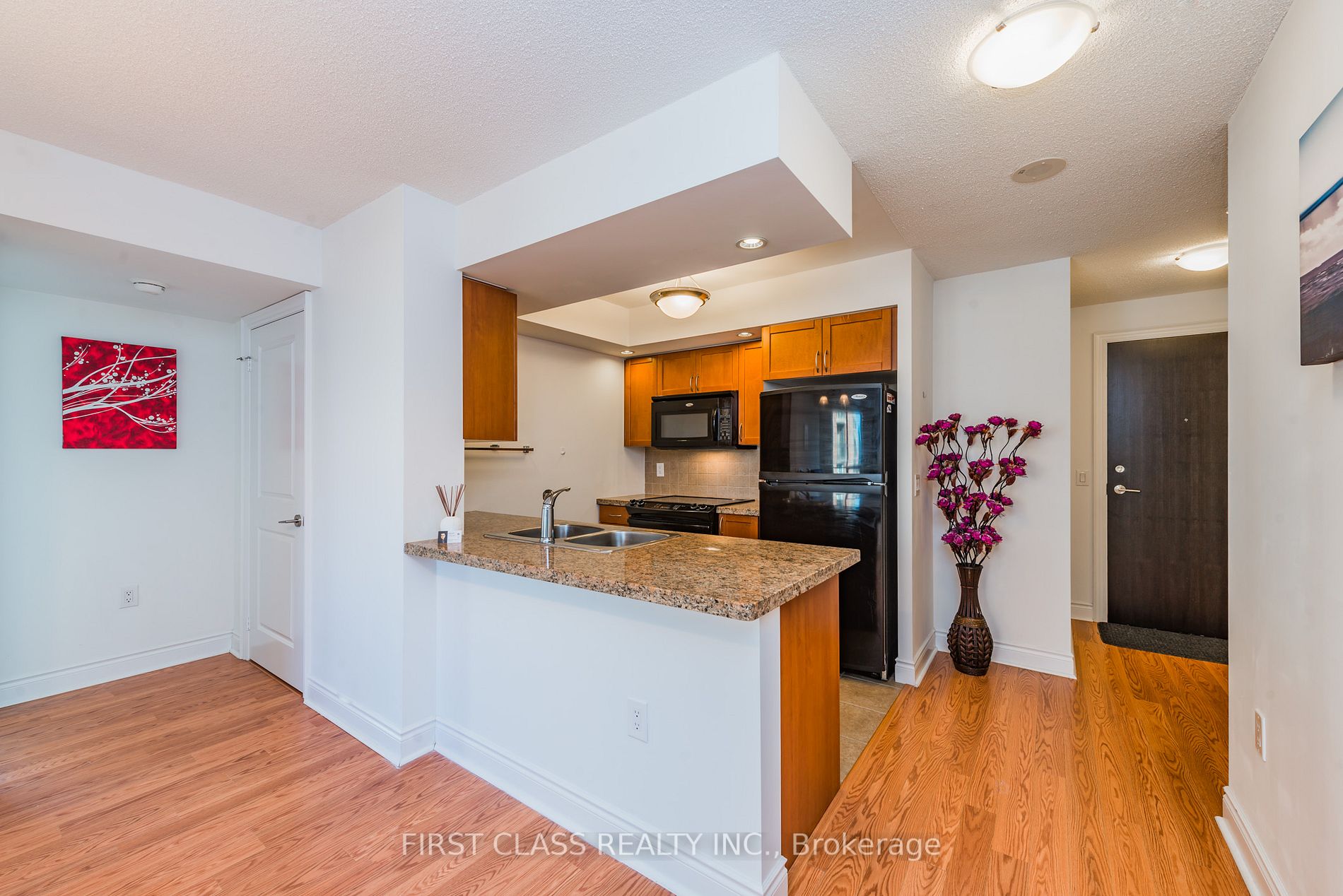 500 Doris Ave N, #921