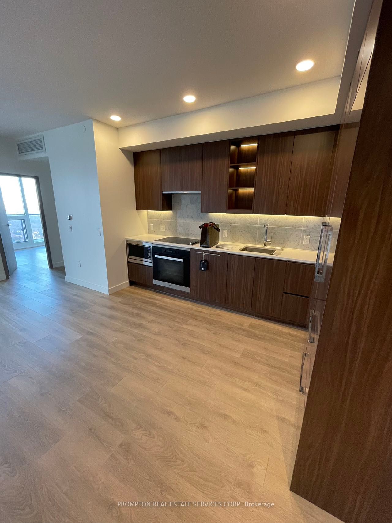 95 Mcmahon Dr, #3708