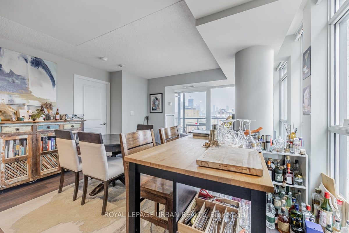 400 Adelaide St E, #1915