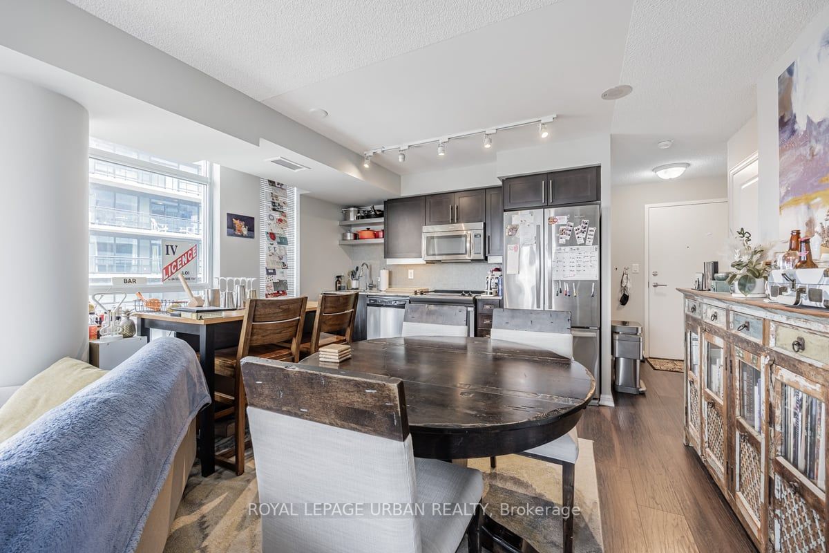 400 Adelaide St E, #1915
