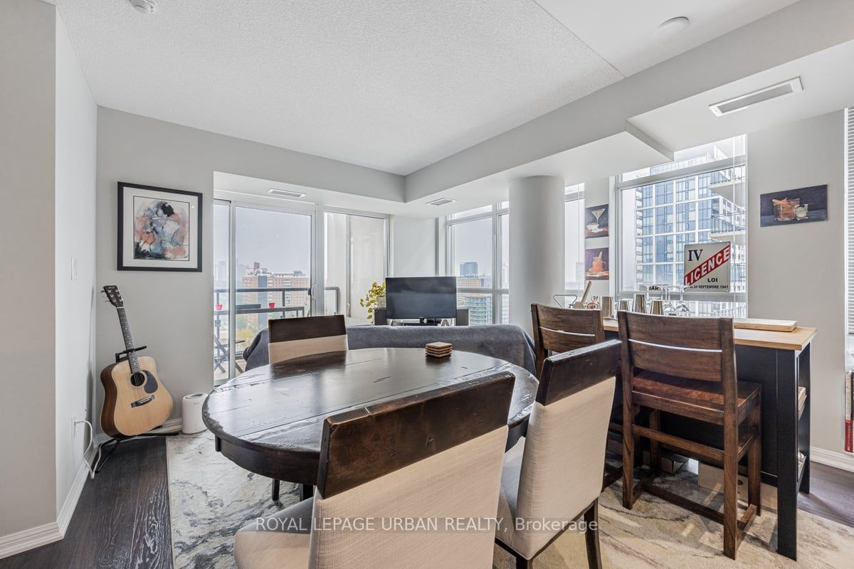 400 Adelaide St E, #1915