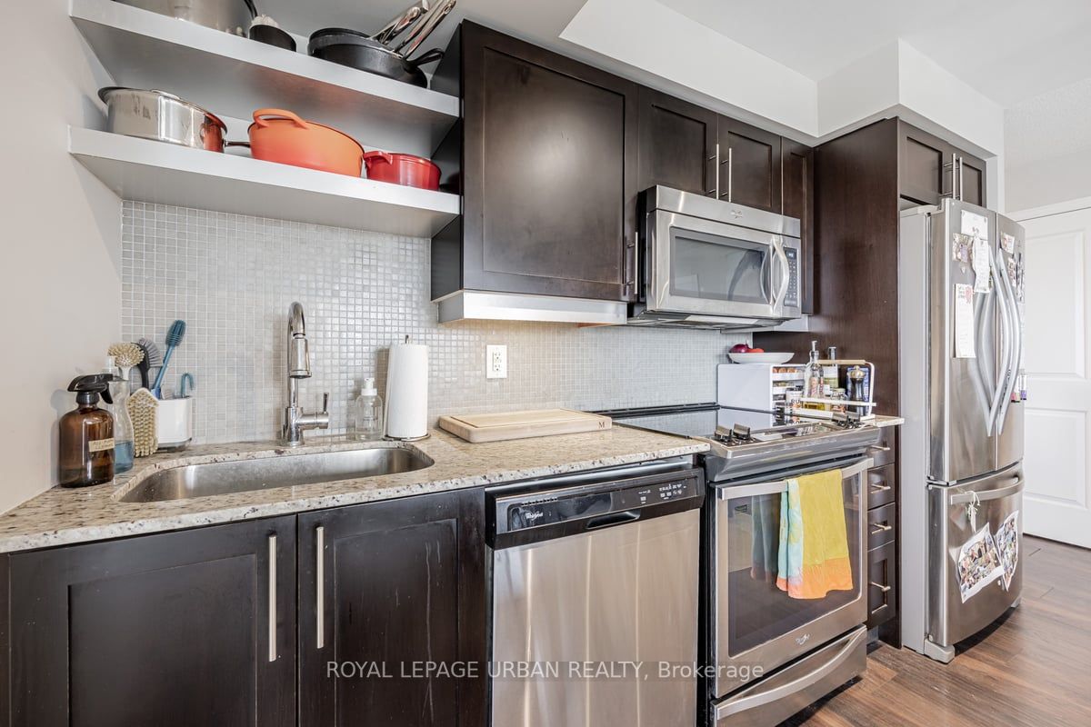 400 Adelaide St E, #1915