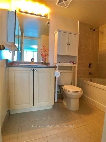 25 Lower Simcoe St, #1517