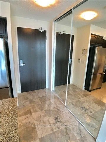 25 Lower Simcoe St, #1517