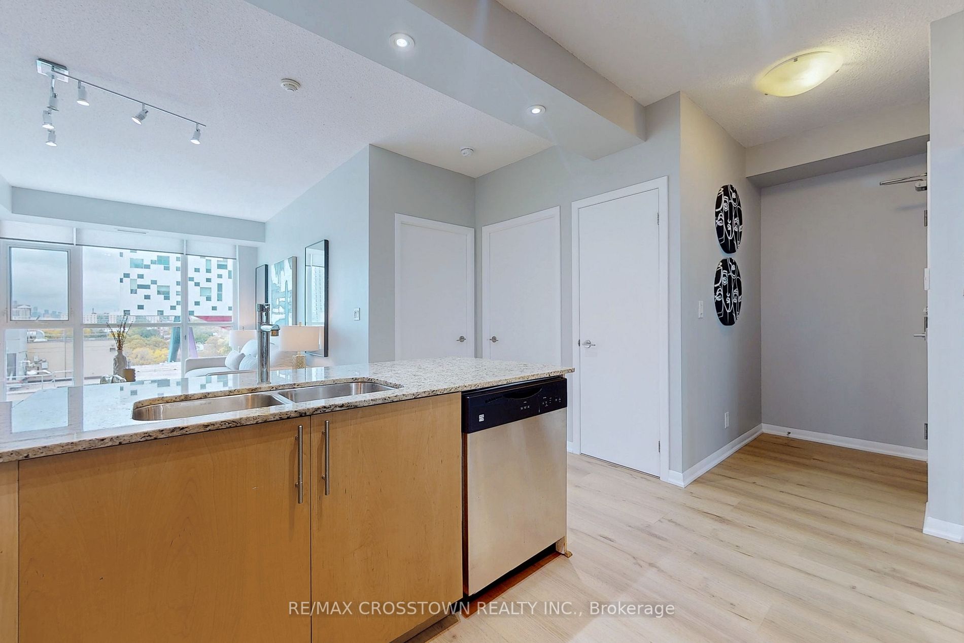 96 St Patrick St, #1010