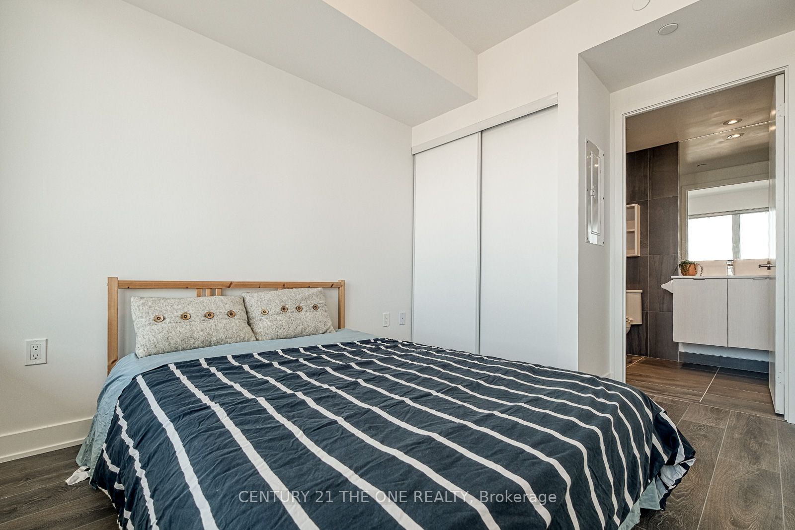 99 Broadway Ave, #2711 Nt