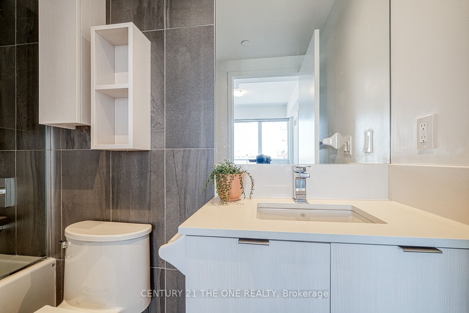 99 Broadway Ave, #2711 Nt