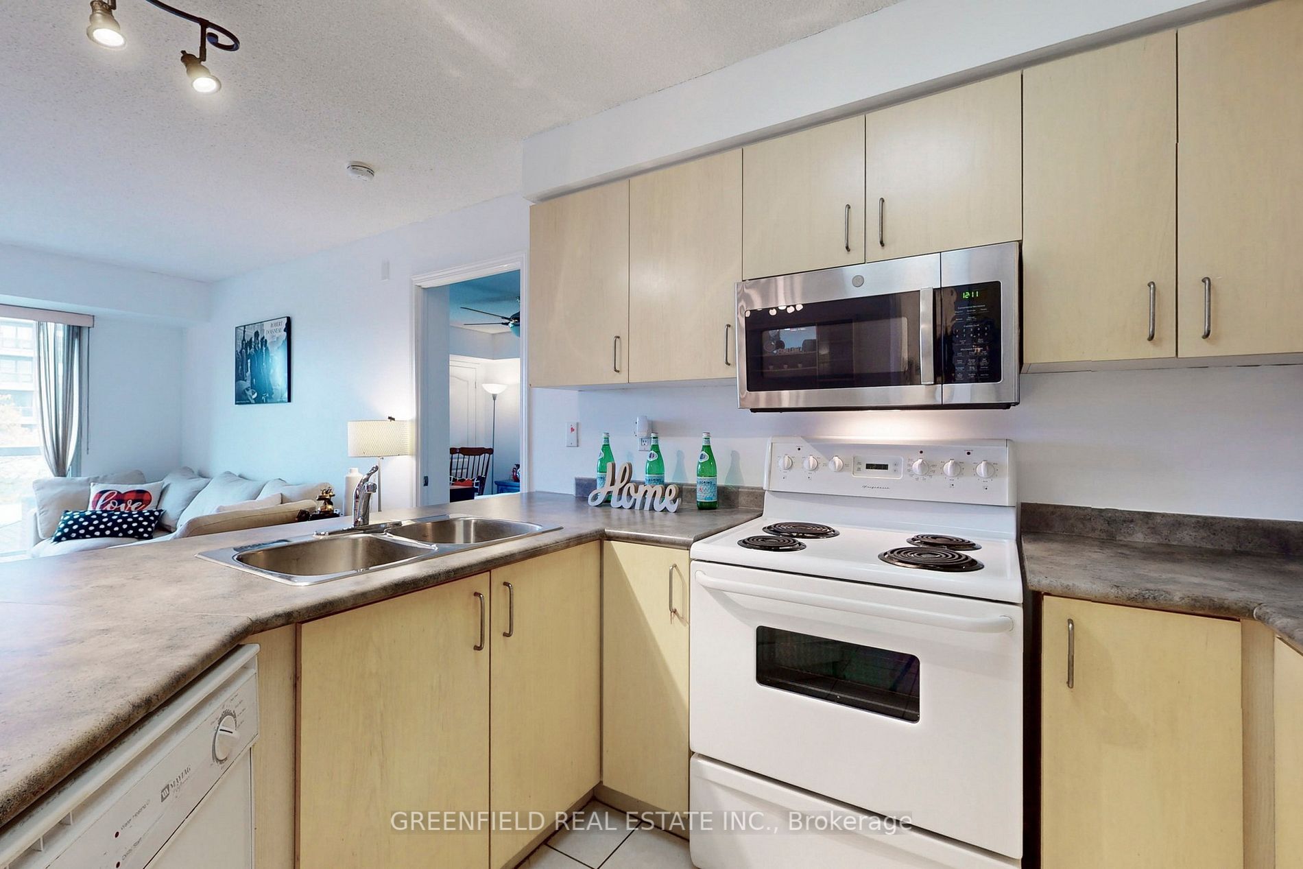 890 Sheppard Ave W, #204