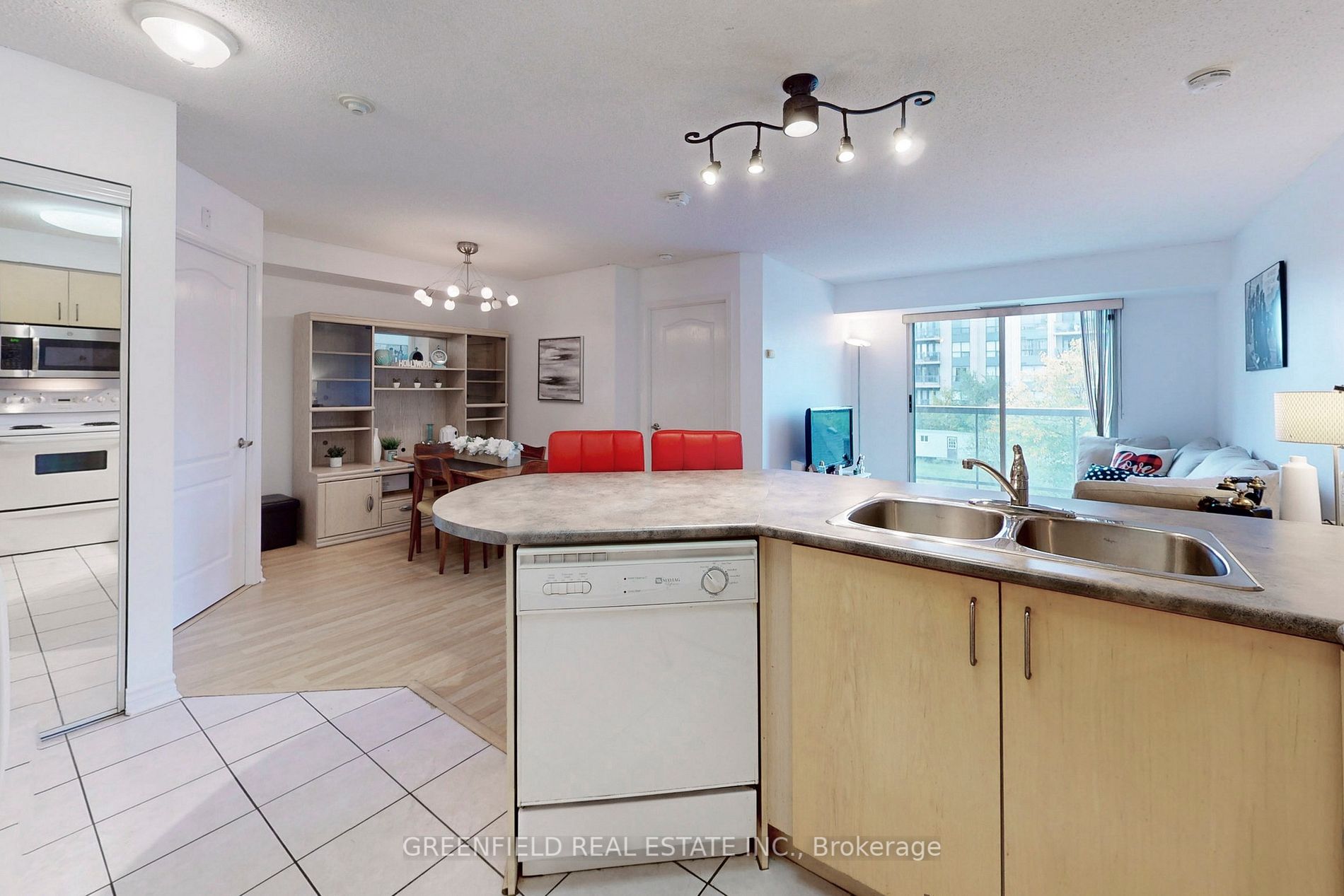 890 Sheppard Ave W, #204