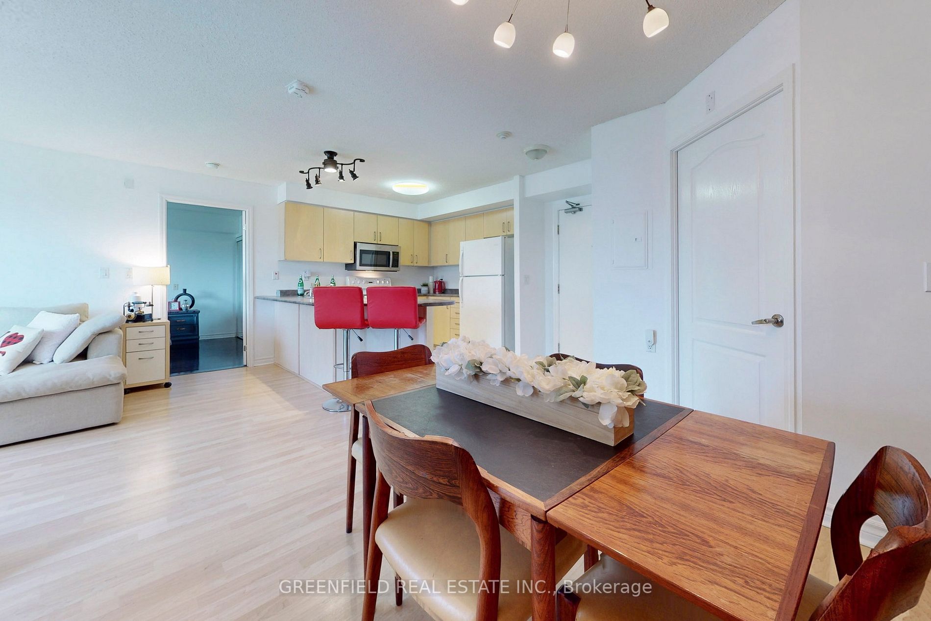 890 Sheppard Ave W, #204