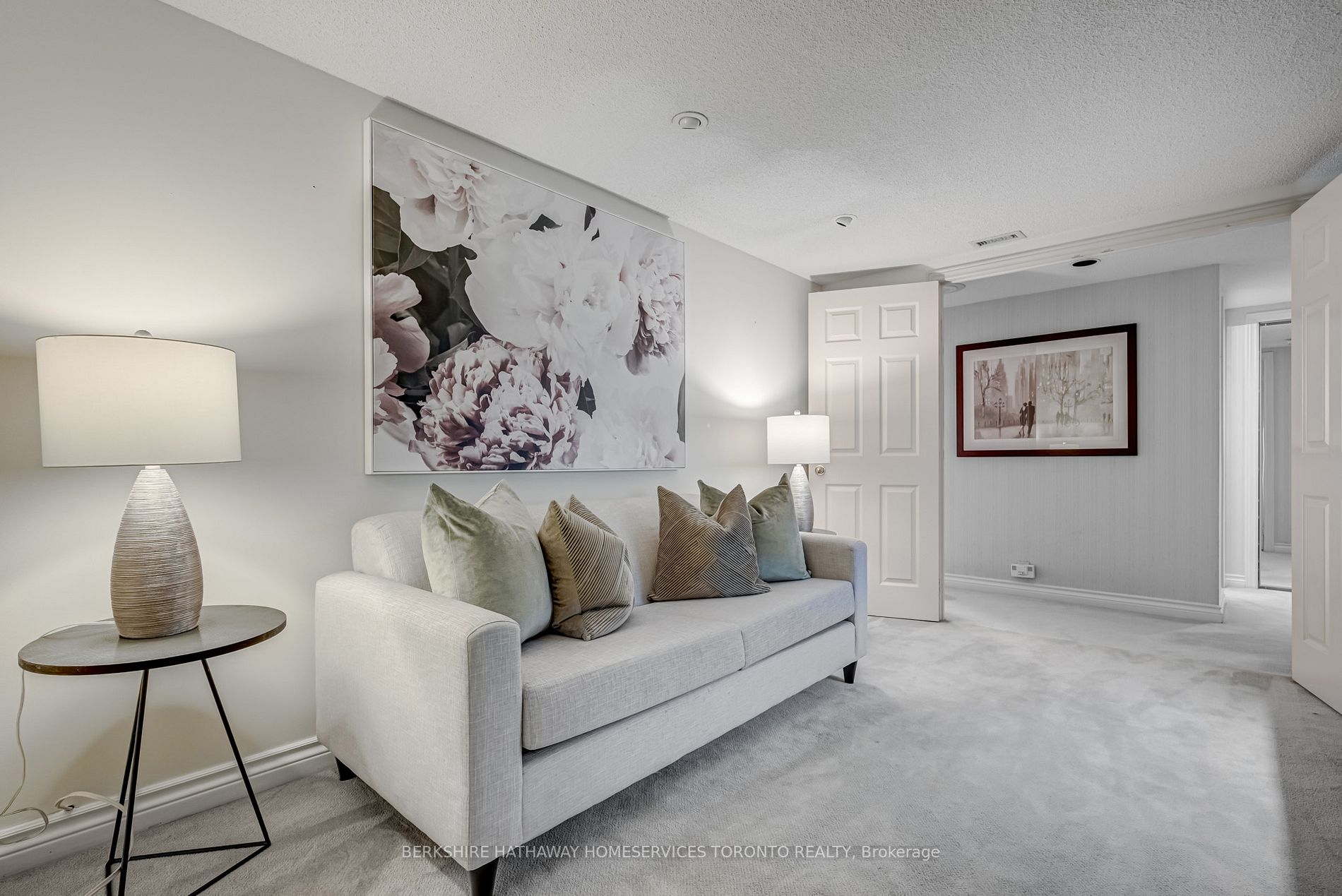 1177 Yonge St, #311