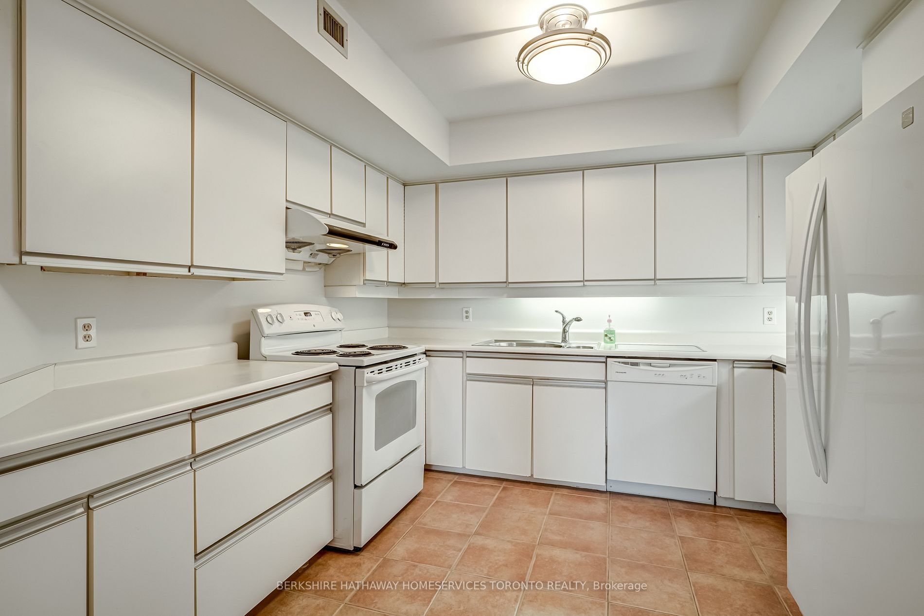 1177 Yonge St, #311