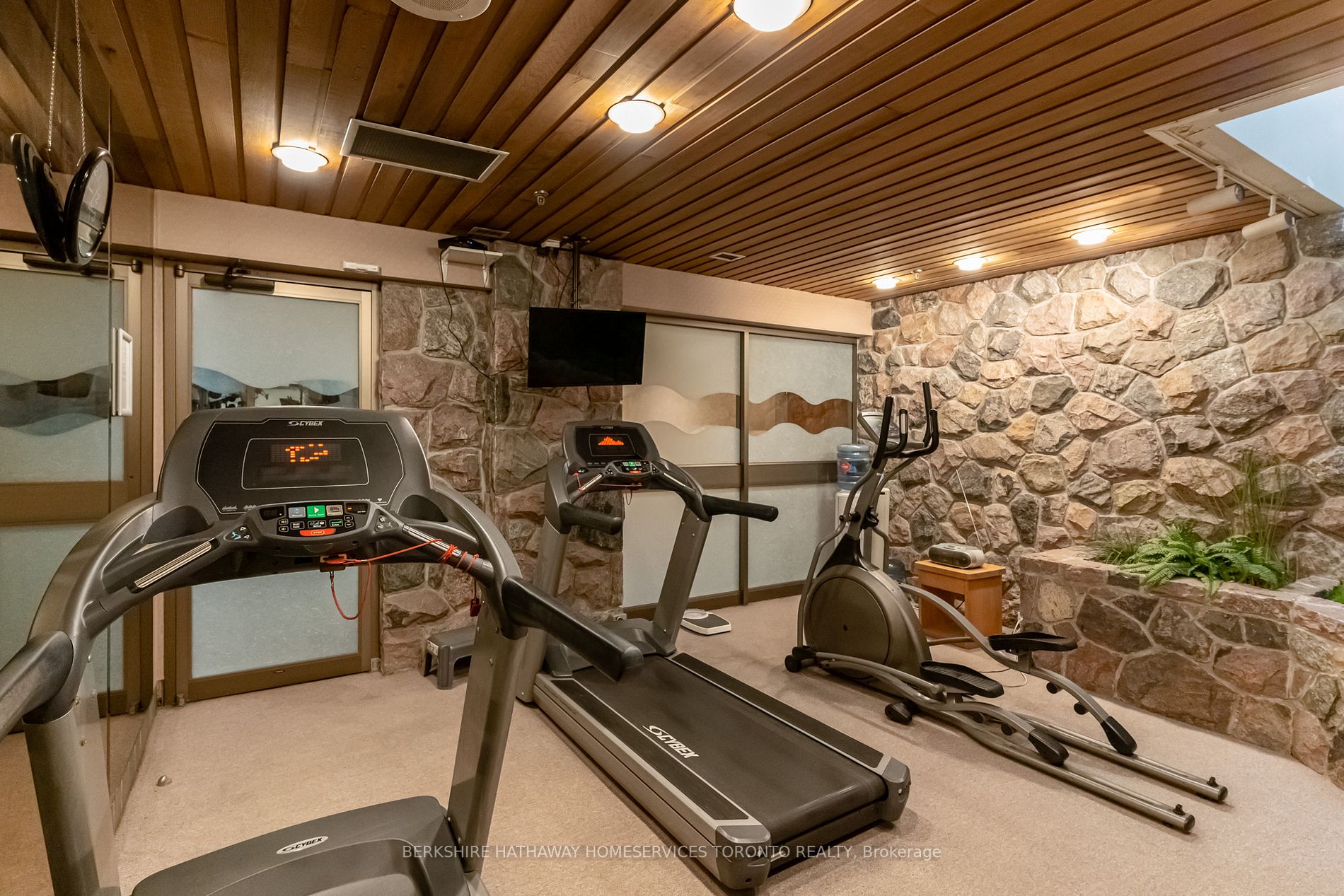 1177 Yonge St, #311