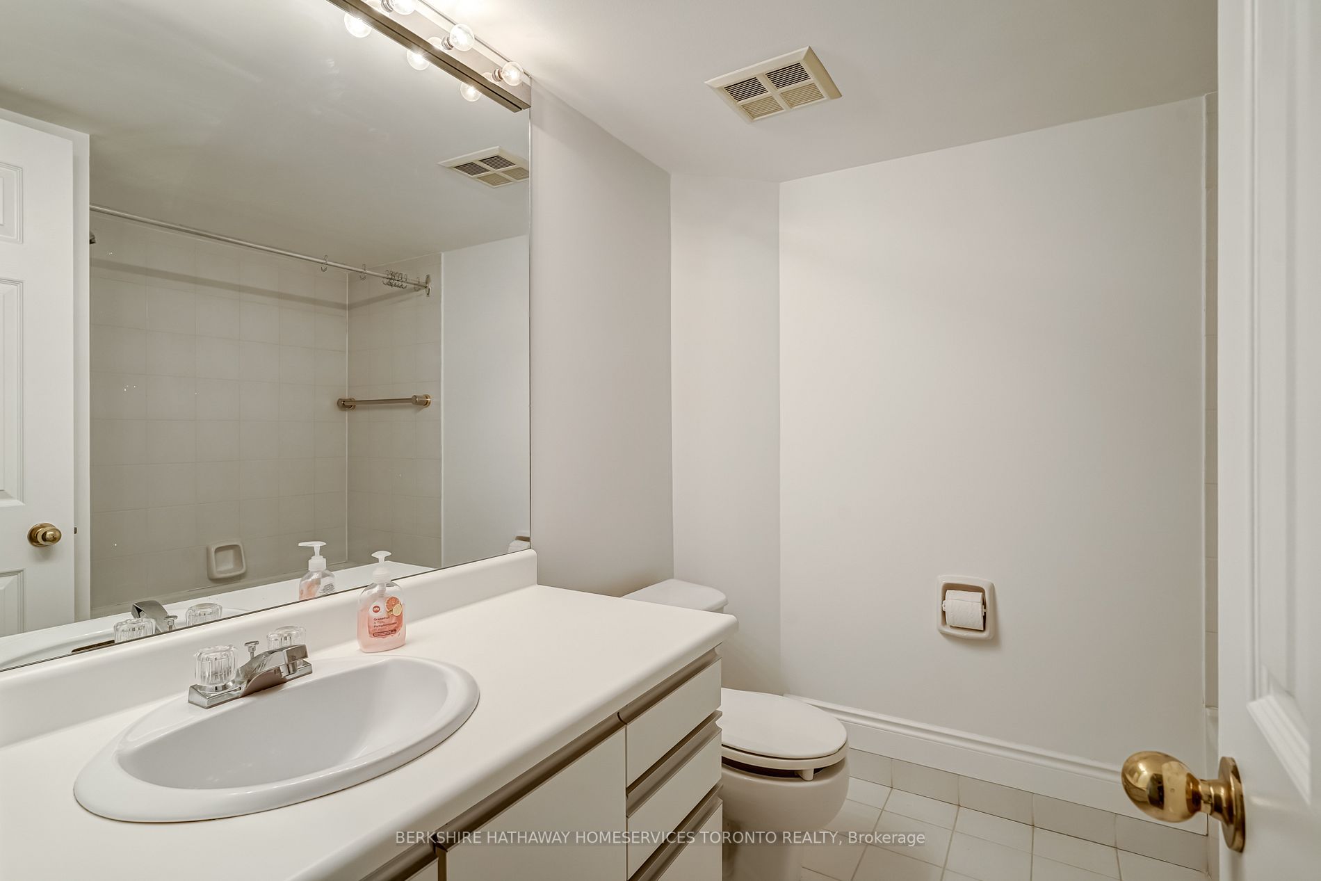 1177 Yonge St, #311