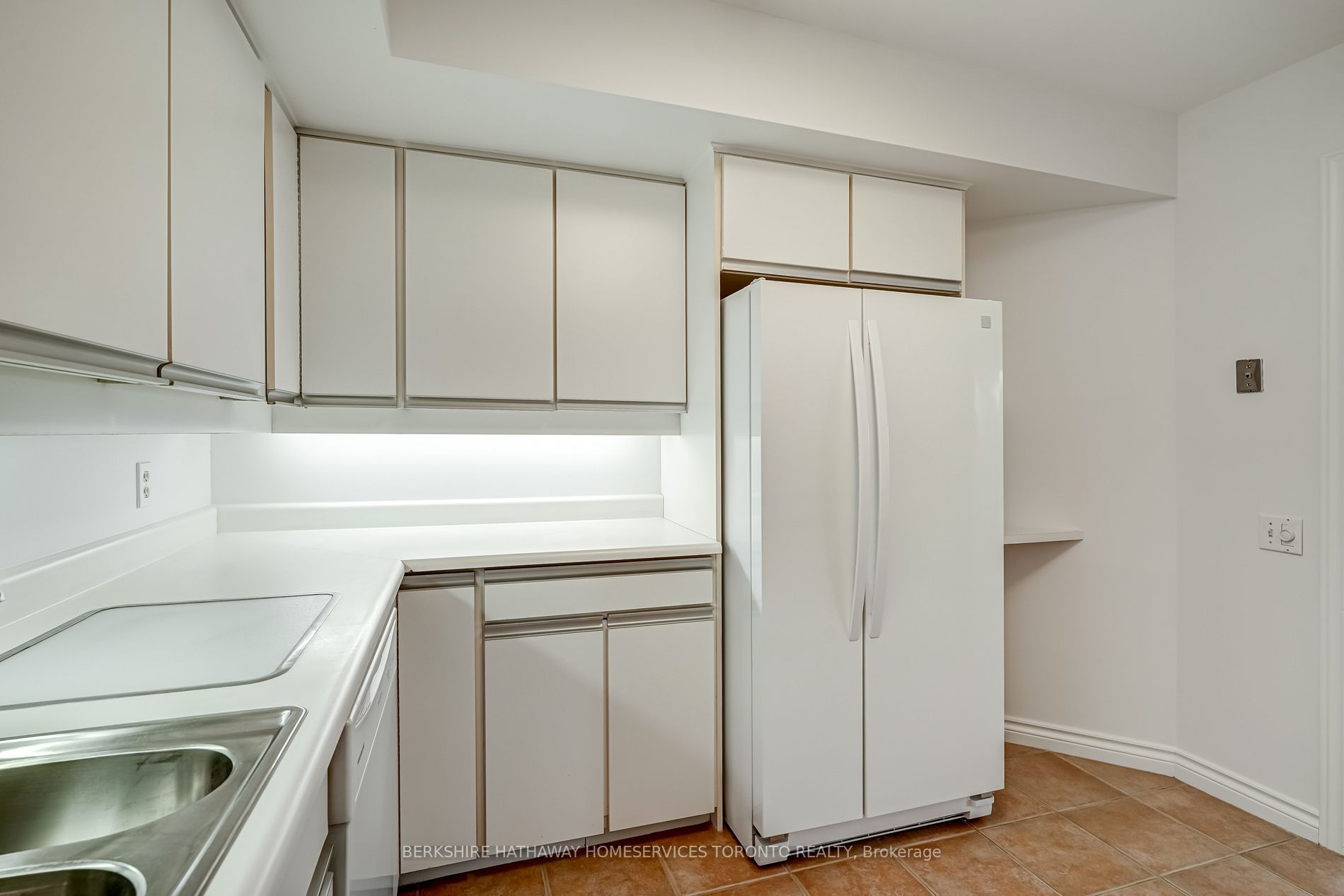 1177 Yonge St, #311